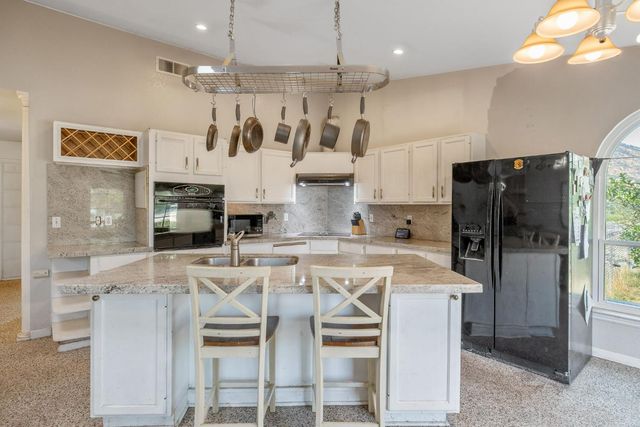 7272 Lupine Drive, Sanger, CA 93657
