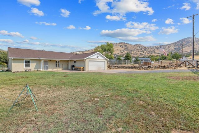 7272 Lupine Drive, Sanger, CA 93657
