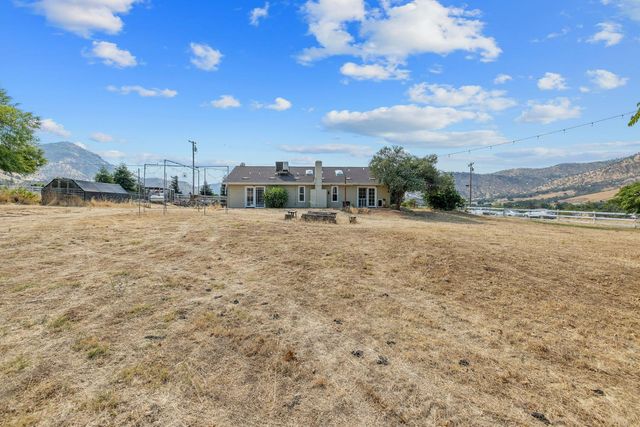 7272 Lupine Drive, Sanger, CA 93657