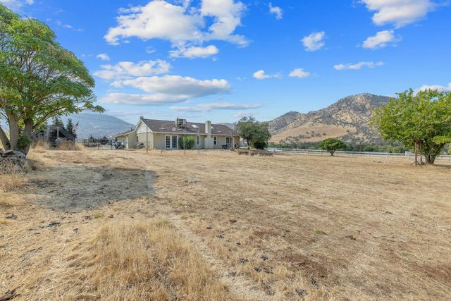 7272 Lupine Drive, Sanger, CA 93657