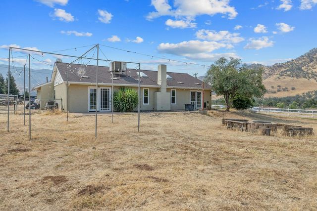 7272 Lupine Drive, Sanger, CA 93657