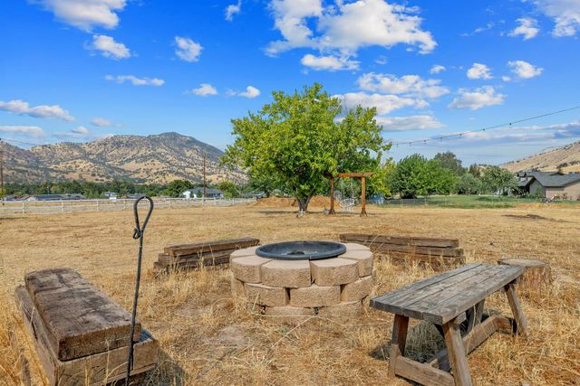 7272 Lupine Drive, Sanger, CA 93657