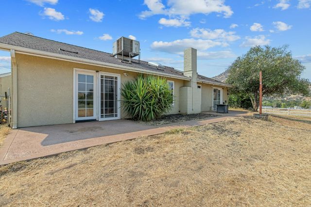 7272 Lupine Drive, Sanger, CA 93657