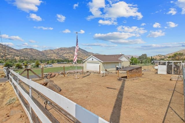 7272 Lupine Drive, Sanger, CA 93657