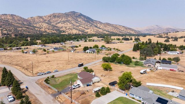7272 Lupine Drive, Sanger, CA 93657