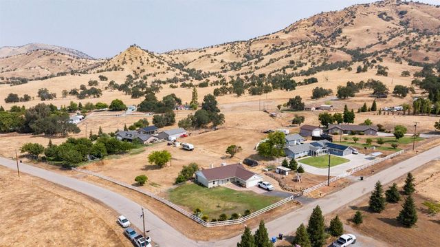 7272 Lupine Drive, Sanger, CA 93657