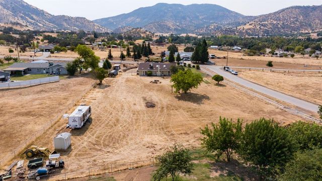 7272 Lupine Drive, Sanger, CA 93657