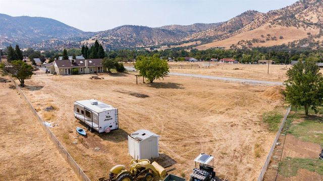 7272 Lupine Drive, Sanger, CA 93657