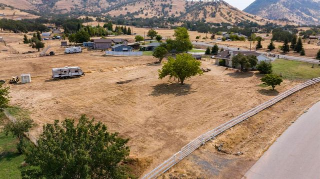 7272 Lupine Drive, Sanger, CA 93657