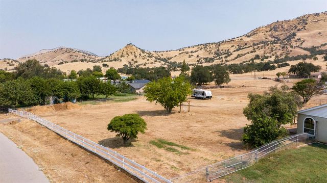 7272 Lupine Drive, Sanger, CA 93657