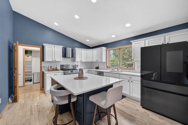 2877 Larkspur Lane, Fitchburg, WI 53711