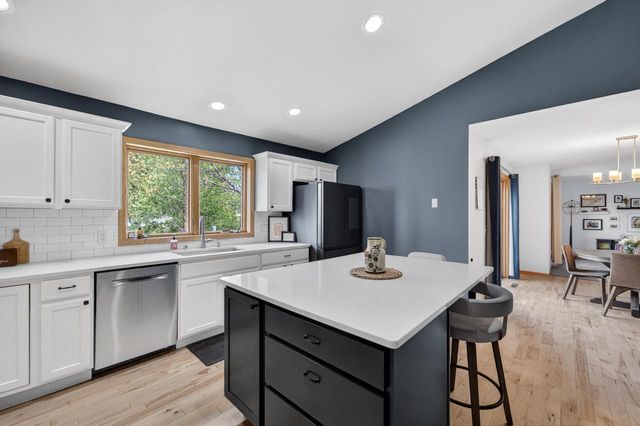 2877 Larkspur Lane, Fitchburg, WI 53711