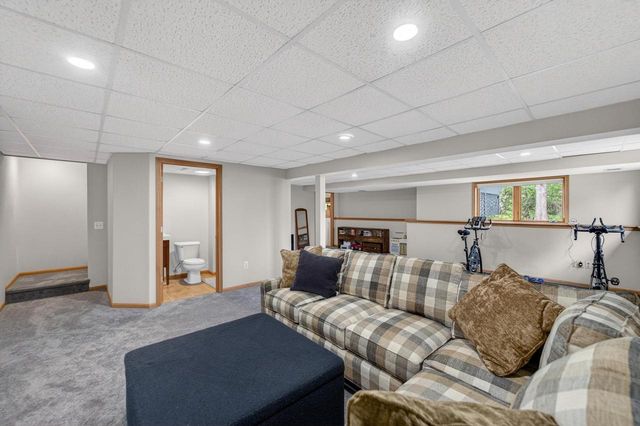 2877 Larkspur Lane, Fitchburg, WI 53711