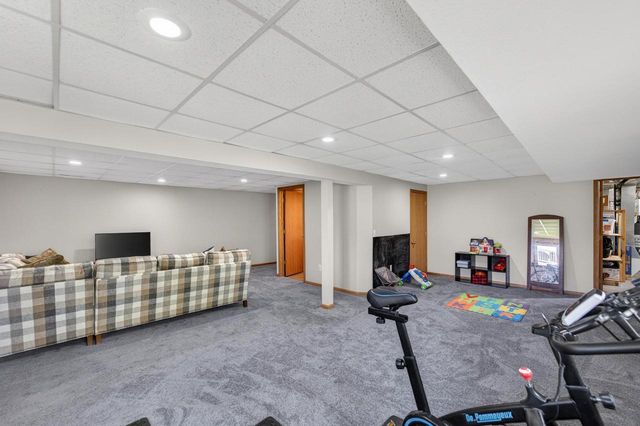 2877 Larkspur Lane, Fitchburg, WI 53711
