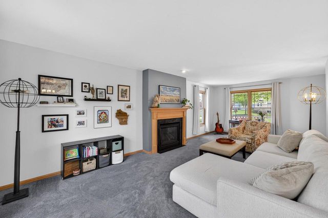 2877 Larkspur Lane, Fitchburg, WI 53711