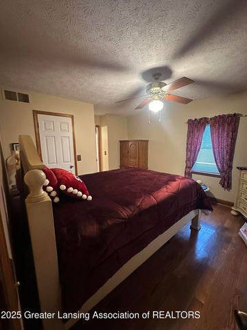 7426 Oak Highway, Charlotte, MI 48813