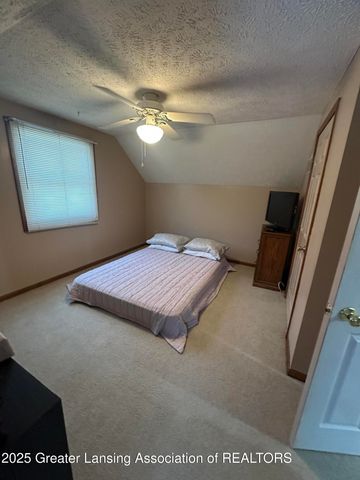 7426 Oak Highway, Charlotte, MI 48813