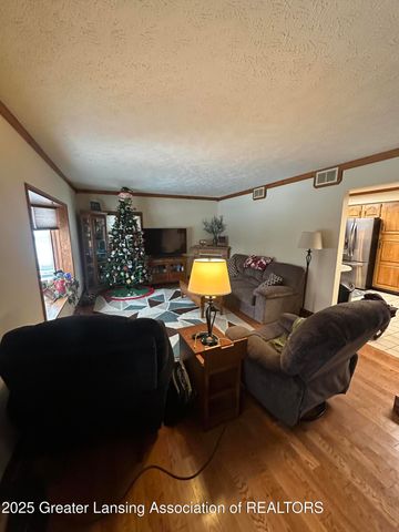 7426 Oak Highway, Charlotte, MI 48813