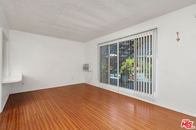 1152 N Poinsettia Place 5, West Hollywood, CA 90046