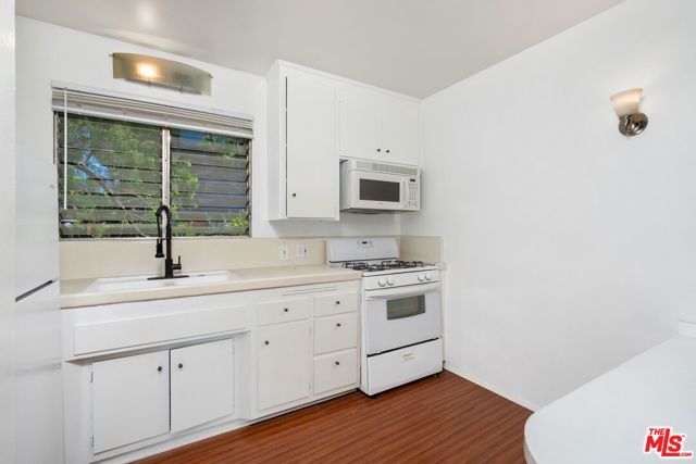 1152 N Poinsettia Place 5, West Hollywood, CA 90046