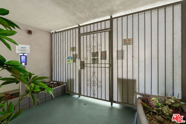 1152 N Poinsettia Place 5, West Hollywood, CA 90046