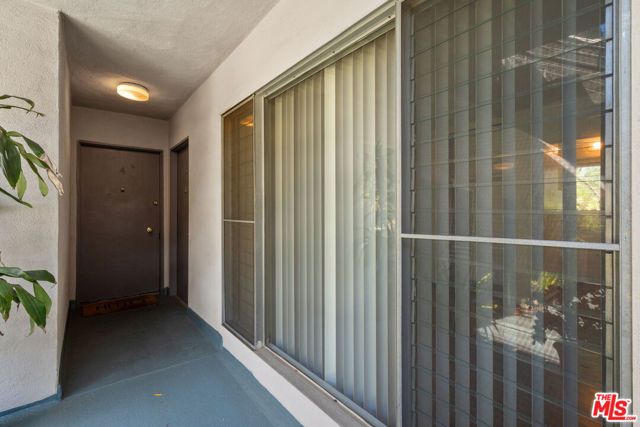 1152 N Poinsettia Place 5, West Hollywood, CA 90046