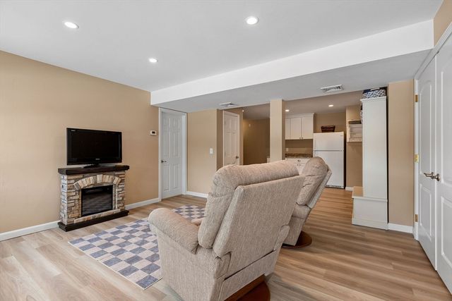 103 Prairie St, Northbridge, MA 01534