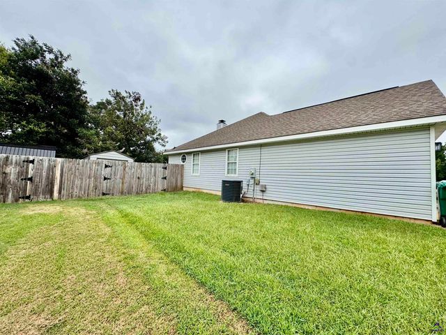 208 Butten Drive, Bonaire, GA 31005