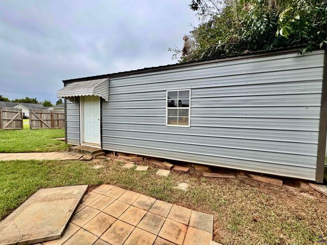 208 Butten Drive, Bonaire, GA 31005