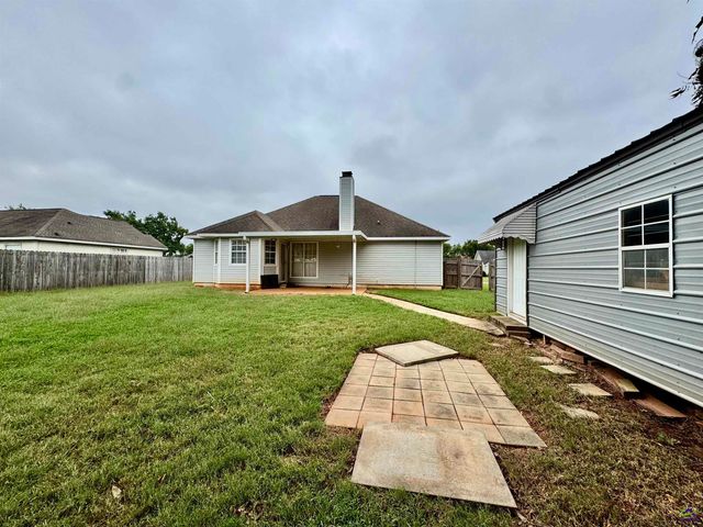 208 Butten Drive, Bonaire, GA 31005