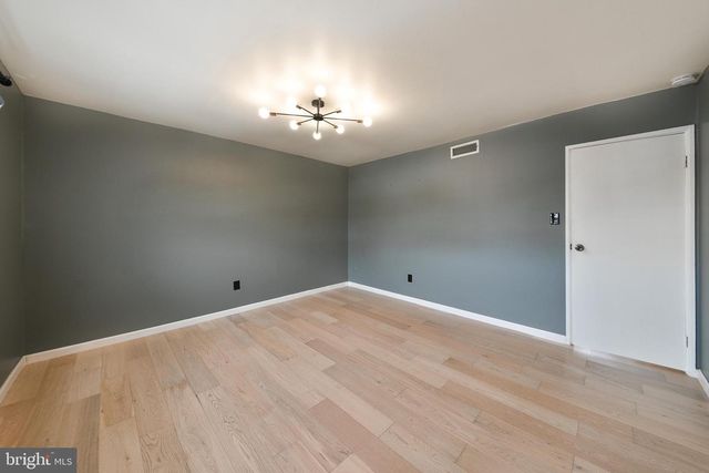 204-I HAMPTON XING, Southampton, PA 18966