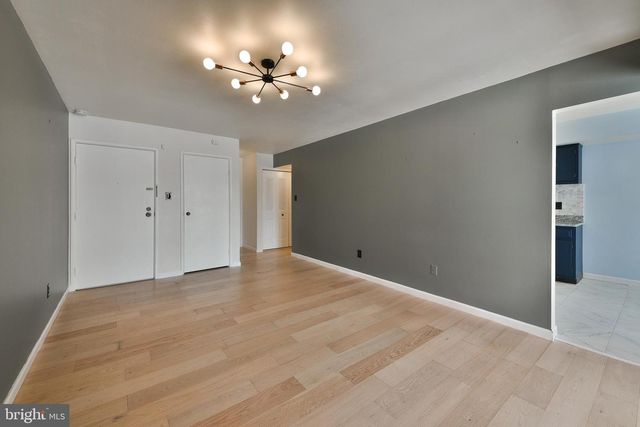 204-I HAMPTON XING, Southampton, PA 18966