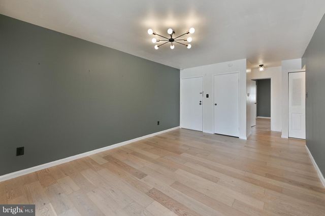 204-I HAMPTON XING, Southampton, PA 18966