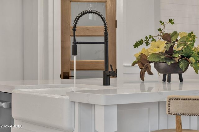 2626 E RUSSELL Street, Mesa, AZ 85213