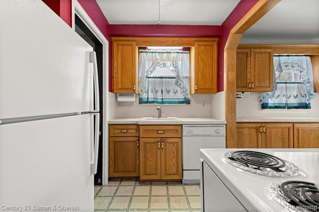 16000 Beatrice Avenue, Allen Park, MI 48101