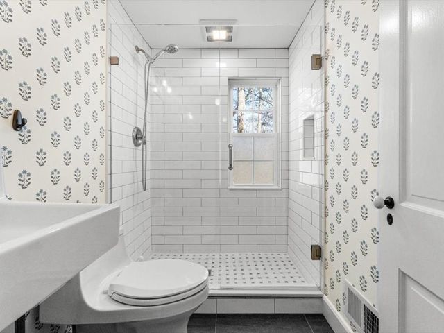 170 Benvenue St, Wellesley, MA 02482