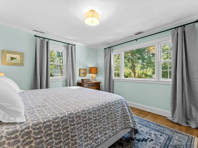 170 Benvenue St, Wellesley, MA 02482