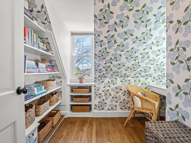 170 Benvenue St, Wellesley, MA 02482