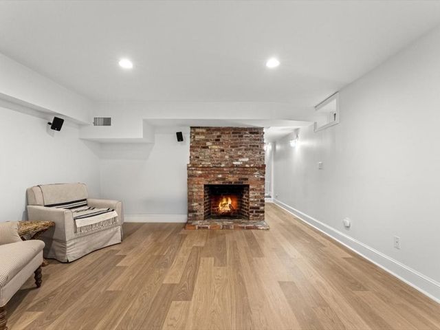 170 Benvenue St, Wellesley, MA 02482