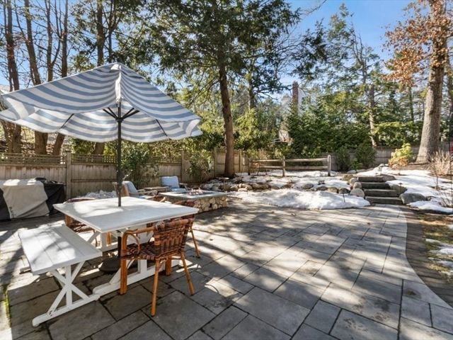 170 Benvenue St, Wellesley, MA 02482