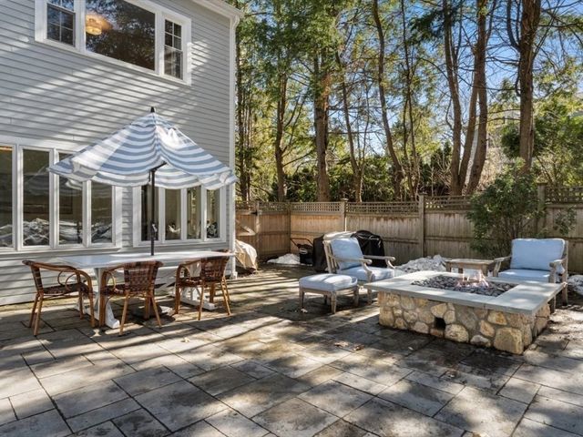 170 Benvenue St, Wellesley, MA 02482
