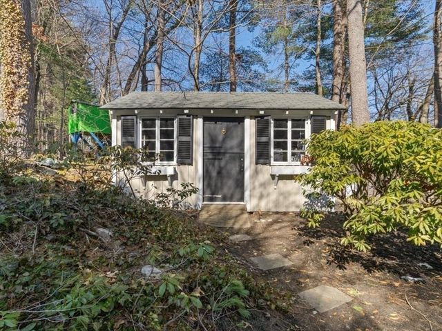170 Benvenue St, Wellesley, MA 02482