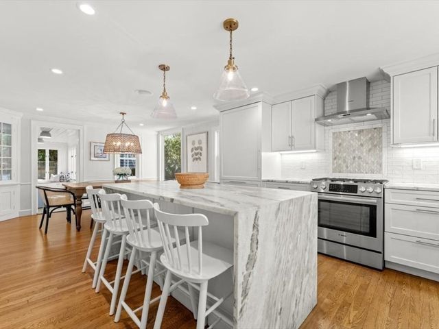 170 Benvenue St, Wellesley, MA 02482