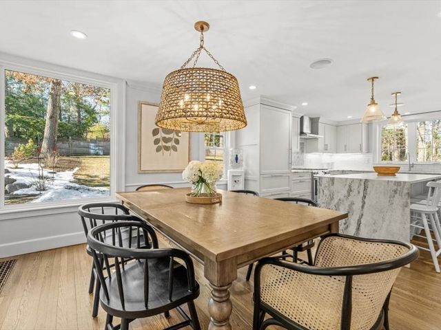 170 Benvenue St, Wellesley, MA 02482