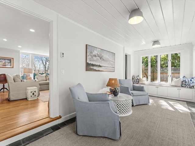 170 Benvenue St, Wellesley, MA 02482