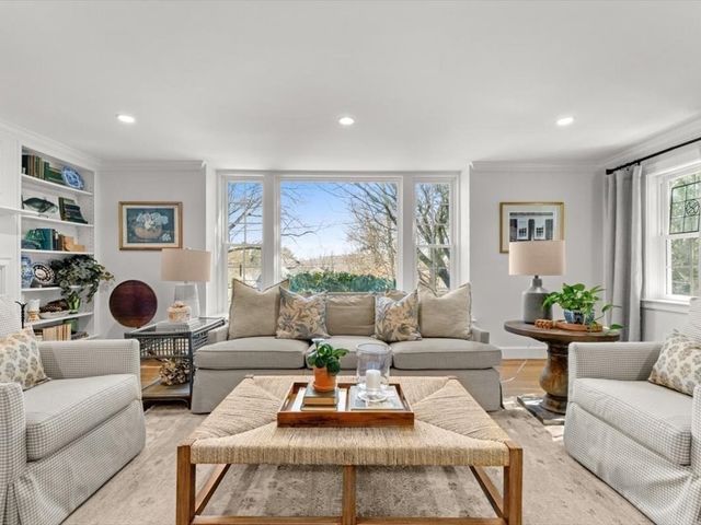 170 Benvenue St, Wellesley, MA 02482