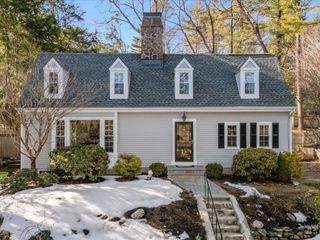 170 Benvenue St, Wellesley, MA 02482