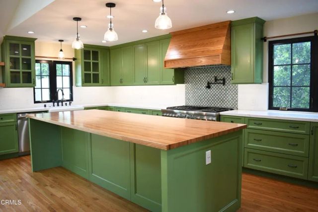 4703 Oakwood Avenue, La Canada Flintridge, CA 91011