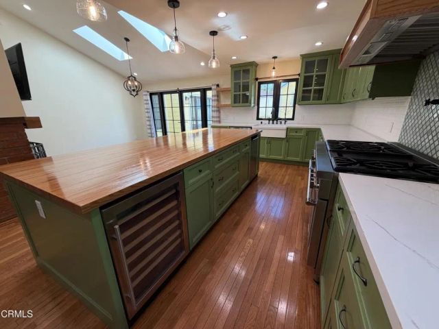 4703 Oakwood Avenue, La Canada Flintridge, CA 91011