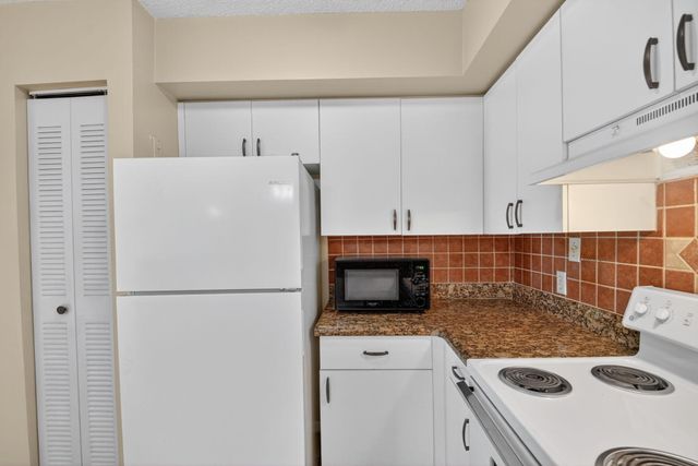 7864 Sonoma Springs Circle 206, Lake Worth, FL 33463